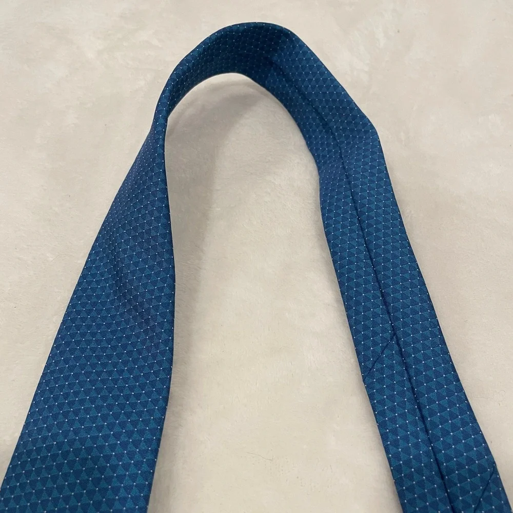 Perry Ellis Portfolio Mens Blue Geometric Triangle Micro Dot Polyester Necktie